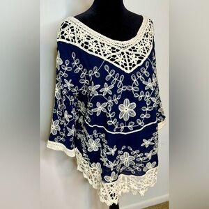 NWT Solitaire Navy and Cream flowy bohemian beach tunic style shirt lace detail